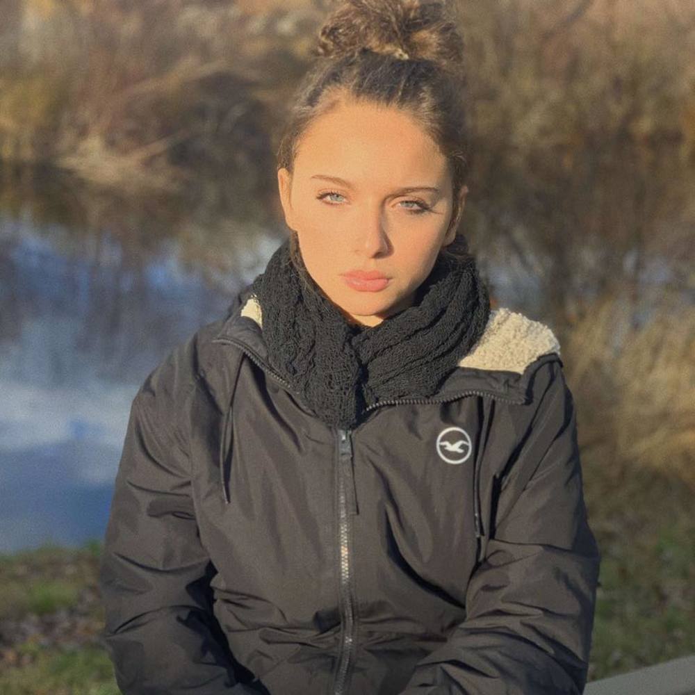 Meet your Posher, Alexis